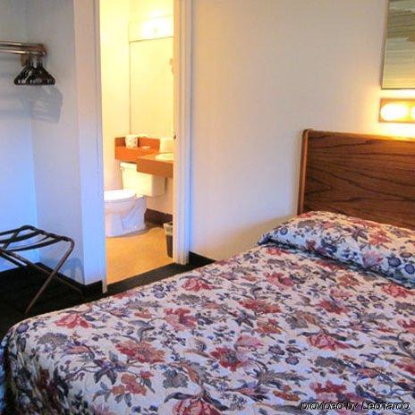 Cozy Cove Beachfront Resort Inn ลินคอล์น ซิตี้ ห้อง รูปภาพ
