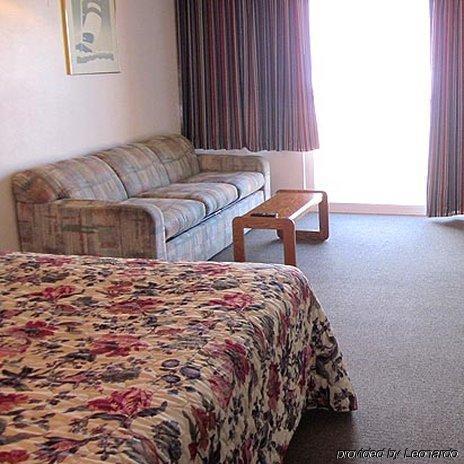 Cozy Cove Beachfront Resort Inn ลินคอล์น ซิตี้ ห้อง รูปภาพ